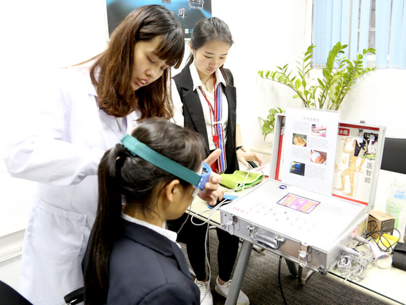 敏視員工紛紛前來了解健康知識