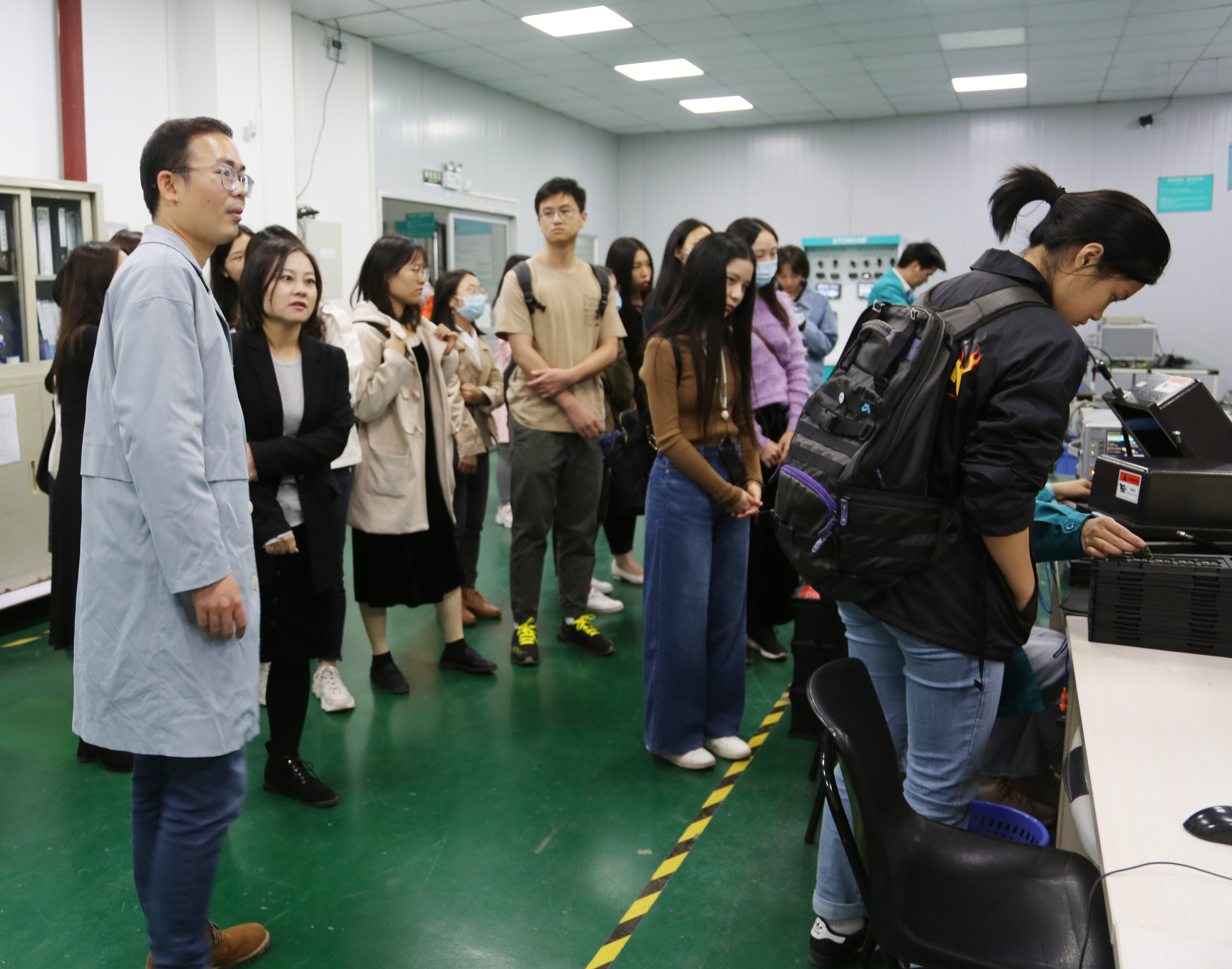 實(shí)驗(yàn)室參觀 實(shí)驗(yàn)室參觀