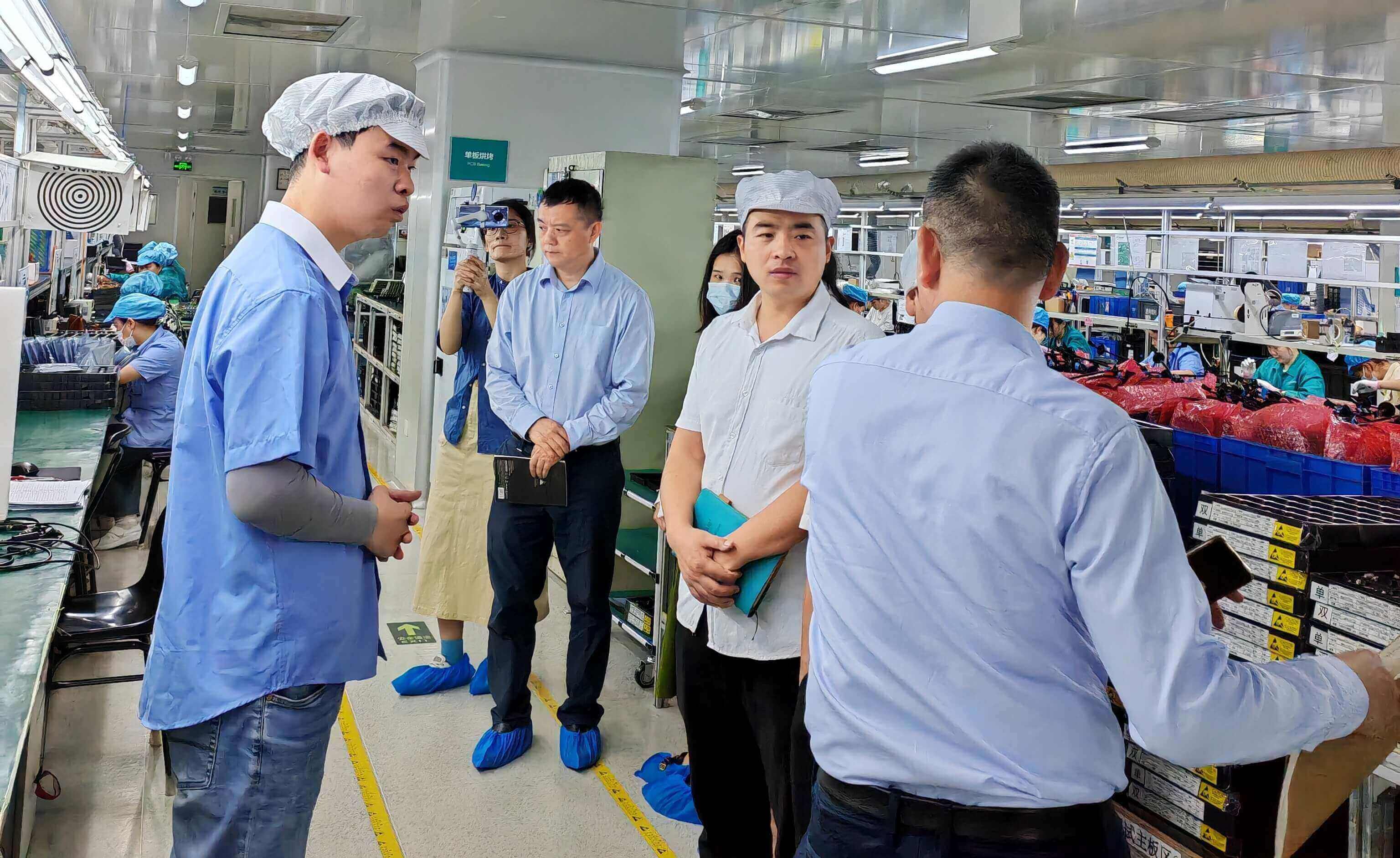 專家到工廠參觀